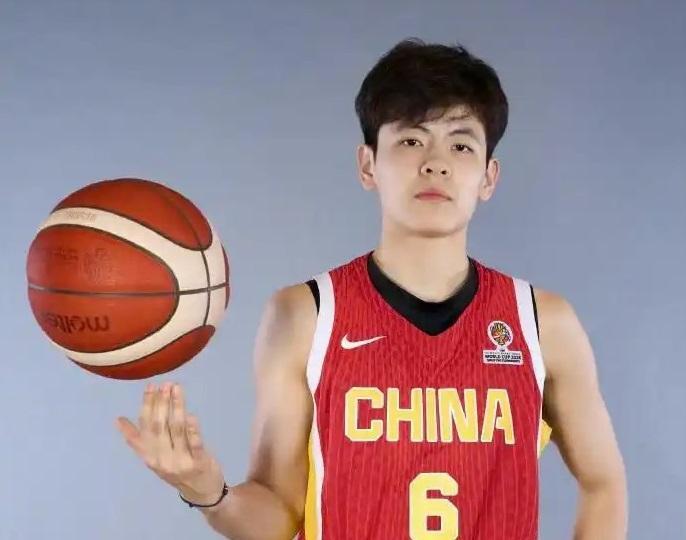 九游娱乐登录入口-接棒！杨舒予成为中国女篮新队长