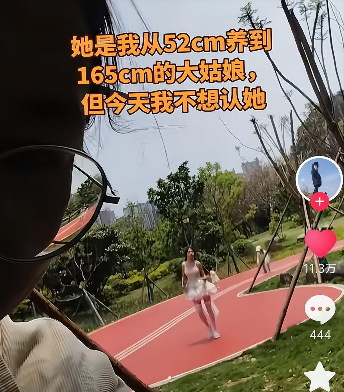 九游娱乐官方入口-“好豪迈的洛丽塔”，165cm未成年女儿穿搭火了，家长尴尬不敢认